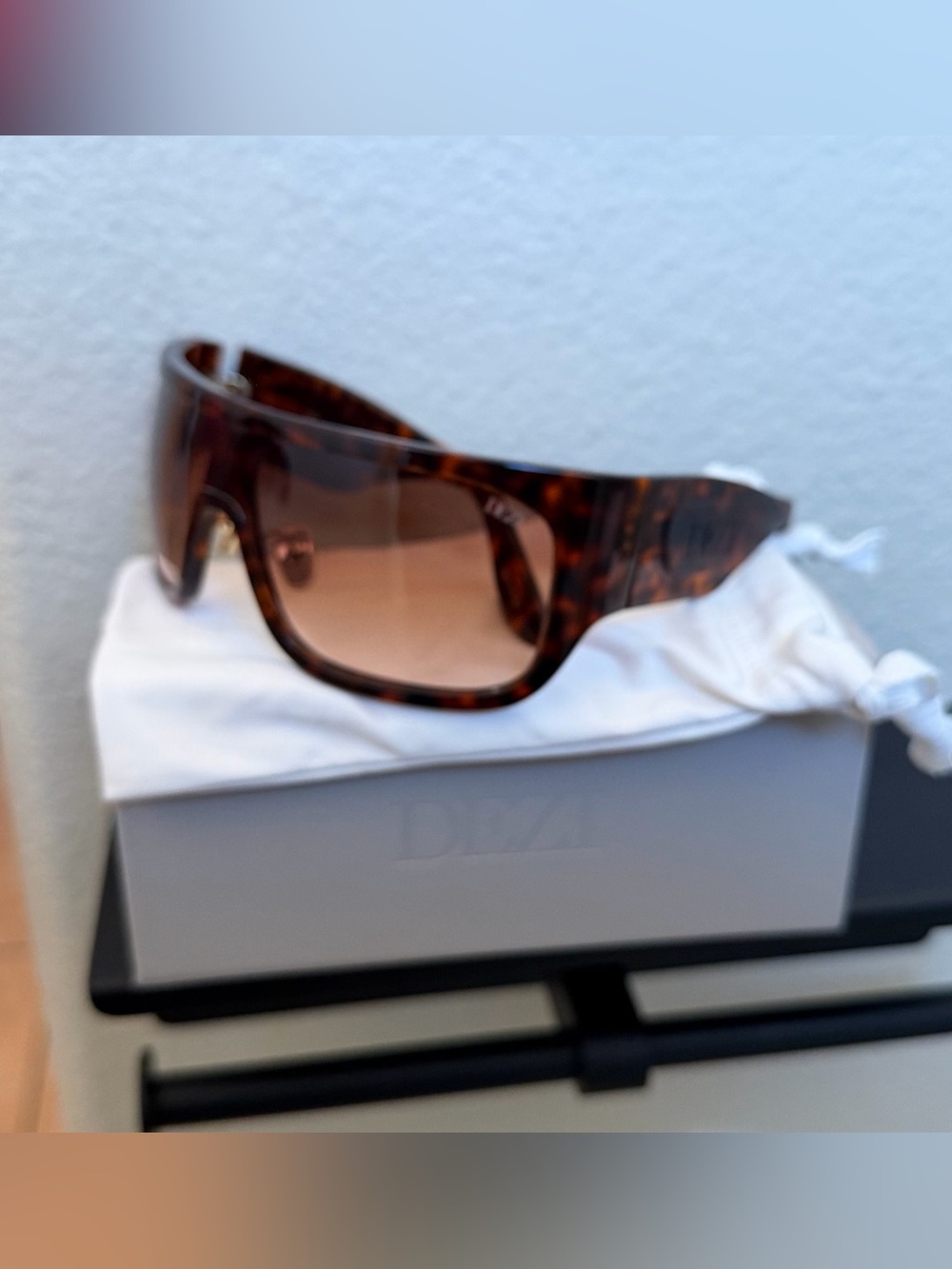 DEZI Women's Tortoiseshell Shield Sunglasses - Brown Gradient
